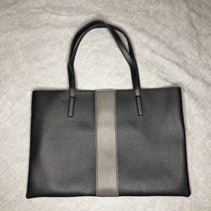 🛍HP!🛍 Vince Camuto Vegan Leather Bag